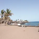 Playa Roca Penthouse. Great Sea Views! Costa Teguise