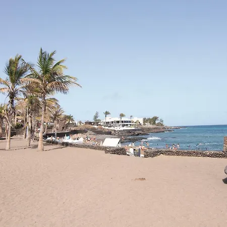 Playa Roca Penthouse. Great Sea Views! Costa Teguise