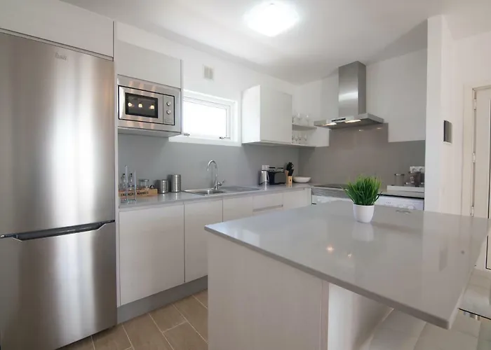 Playa Roca Penthouse. Great Sea Views! Costa Teguise