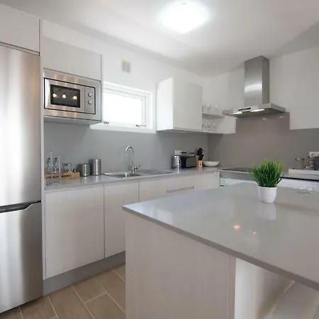 Playa Roca Penthouse. Great Sea Views! Costa Teguise