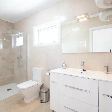 Playa Roca Penthouse. Great Sea Views! דירה *